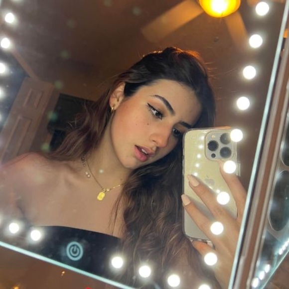 Meet your Posher, Ana - Picture 1 of 1